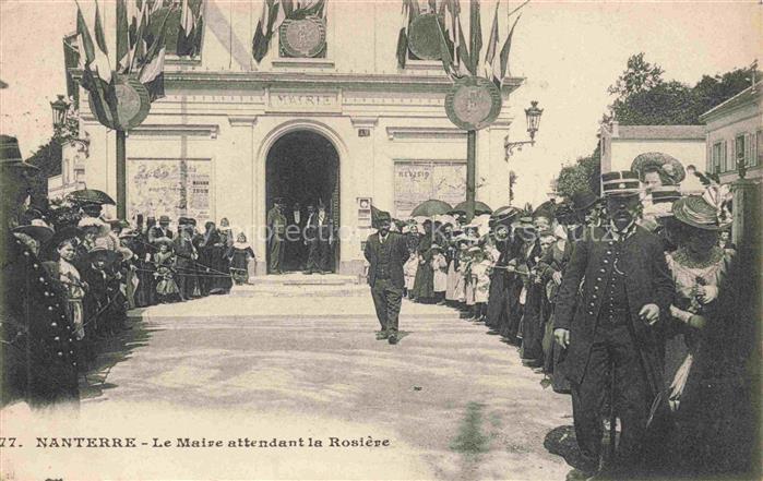 NANTERRE 92 Hauts-de-Seine La Maire attendant la Rosière