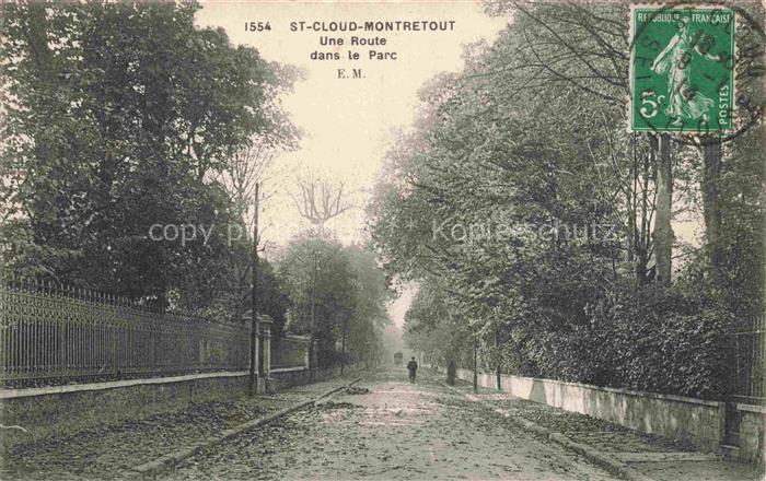 Montretout Saint Cloud NANTERRE 92 Hauts-de-Seine Une route dans le parc