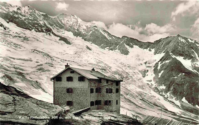 Warnsdorferhuette 2450m Krimml AT Berghaus Blick gegen Dreiherrenspitze Alpen Ve