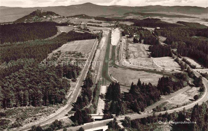 Nuerburgring Autorennstrecke Eifel Rennstrecke Start und Ziel mit Nuerburg Origi