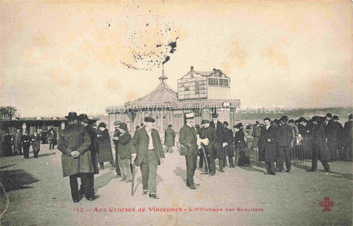 VINCENNES  Nogent-sur-Marne 94 Val-de-Marne Aux Courses de Vincennes L'Affichage