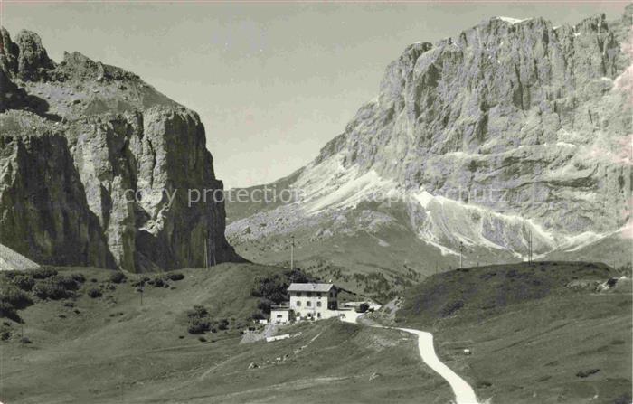 Rifugio Alpino Passo Gardena 2137m Dolomiti IT Panorama verso il Sassolungo