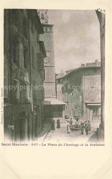 Saint-Maximin-la-Sainte-Baume 83 Var Place de l'horloge et la fontaine
