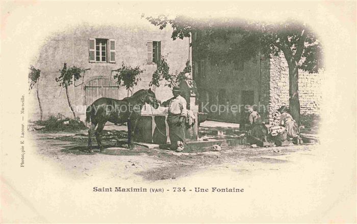 Saint-Maximin-la-Sainte-Baume 83 Var Une fontaine