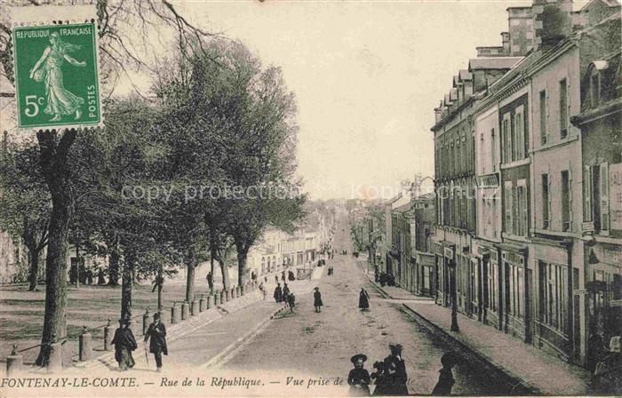 Fontenay-le-Comte 85 Vendee Rue de la République