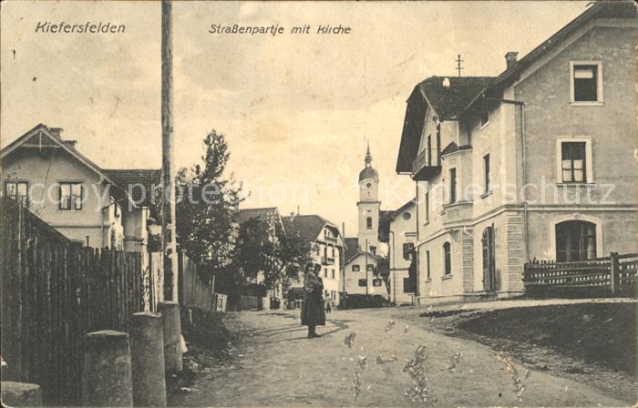 Kiefersfelden Strassenpartie Kirche