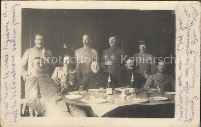 Militaria Generaele Stab Frankreich offiziere wein gruppenfoto am tisch beim ess