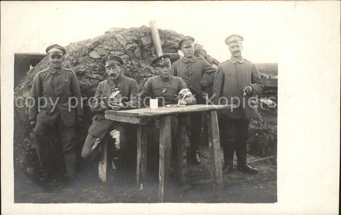 Militaria WK1 offiziere im Feld Unterstand