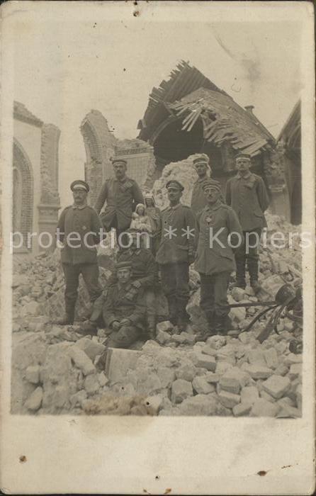 Militaria WK1 Gruppenfoto Ruinen