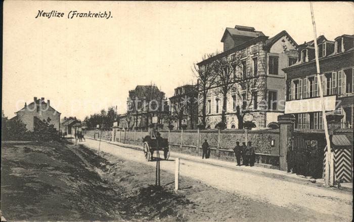 Neuflize Teilansicht Pferdekutsche