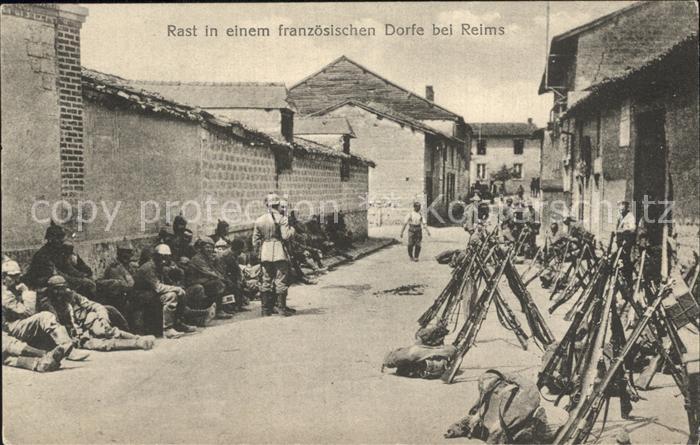 Reims Champagne Ardenne Soldaten rasten in einem franz Dorf bei Reims