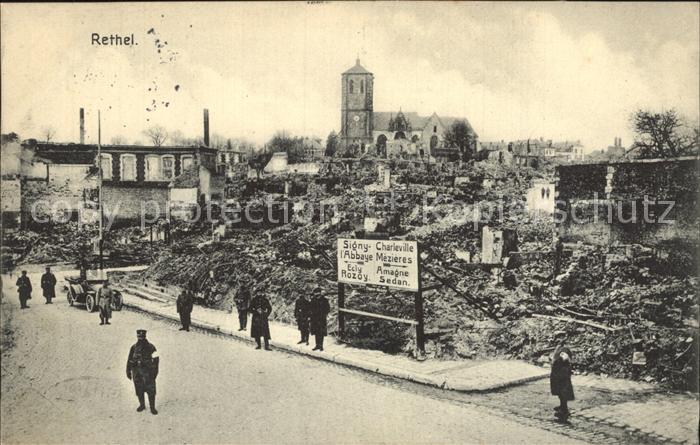 Rethel Ardennes WK1 Soldaten in zerstoerter Stadt