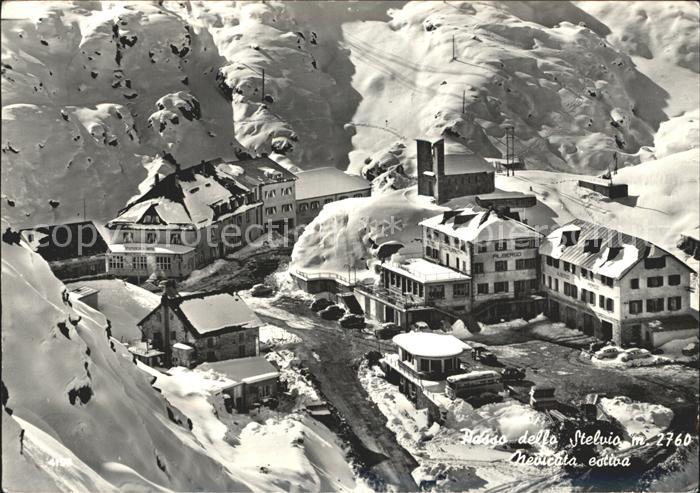 Stilfserjoch Passo dello Stelvio Hotel Teilansicht Nevicata estiva