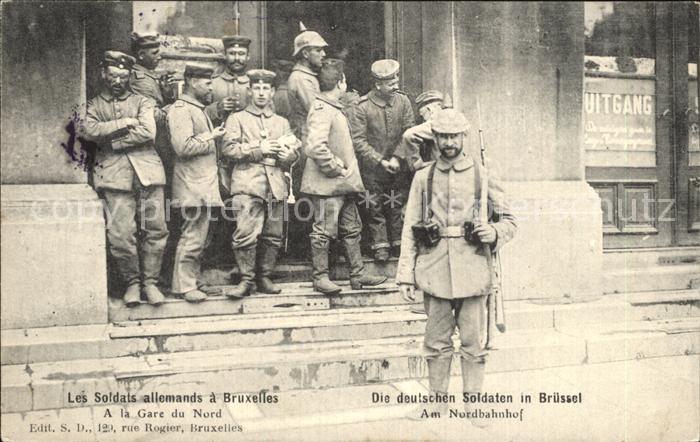 Militaria WK1 die Deutschen Soldaten in Bruessel Nordbahnhof Belgien