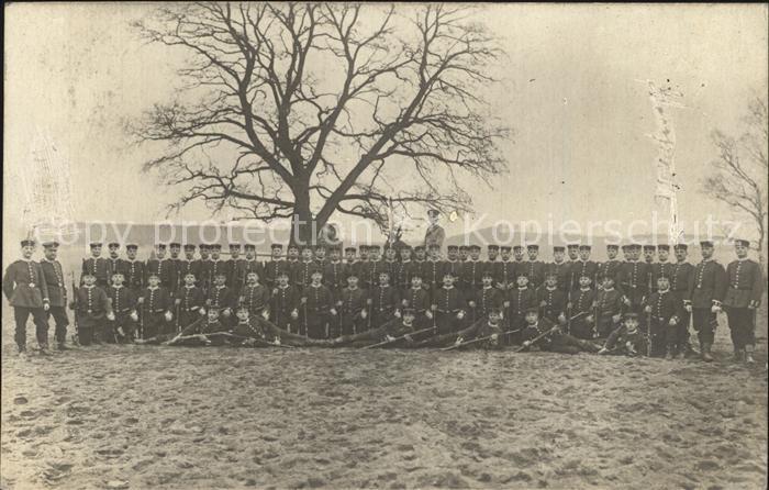 Militaria WK1 Gruppenfoto Dresden soldaten mit Gewehr