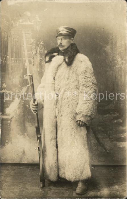 Militaria Landwehr  Soldat mit Bajonett Pelzmantel WK1