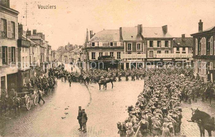 Vouziers Soldatenaufmarsch