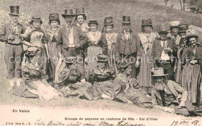 Chatelard Groupe de paysans en costume de fete