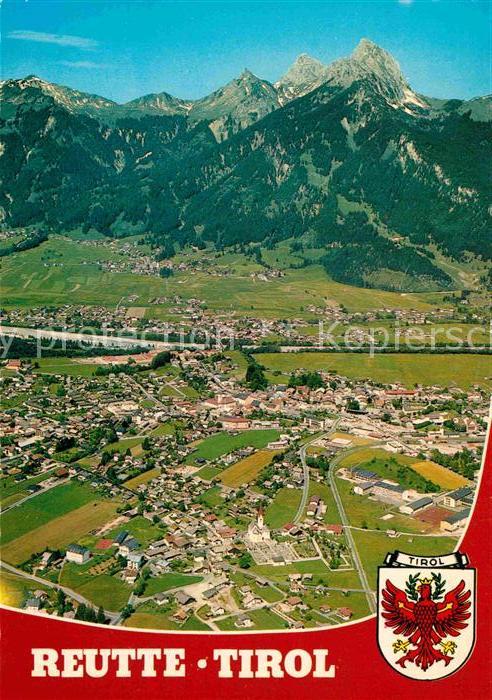 Reutte Tirol Fliegeraufnahme mit Hahnenkamm Titzl Schneid und Gehrenspitze