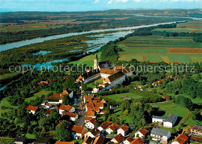 Reichersberg Inn Fliegeraufnahme mit Augustiner Chorherrenstift Fliegeraufnahme
