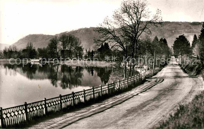 Charavines Strasse am See