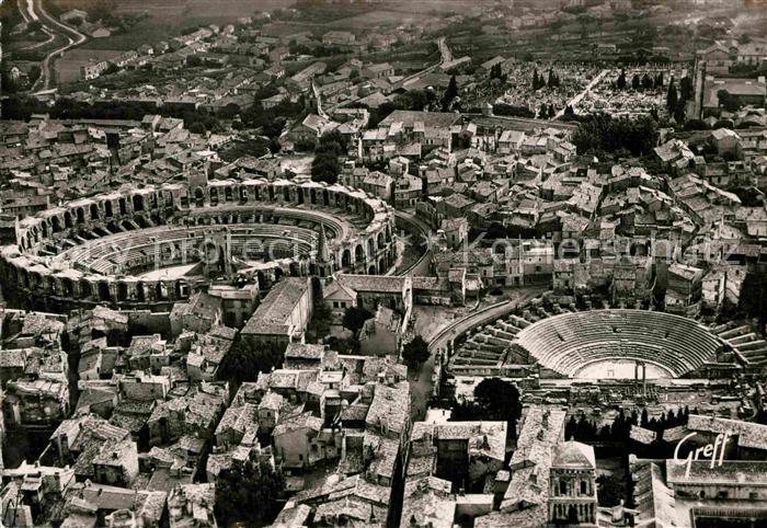 Arles Bouches-du-Rhone Fliegeraufnahme Arenes Theatre Antique