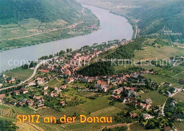 Spitz Donau Fliegeraufnahme mit Pfarrkirche und Schloss