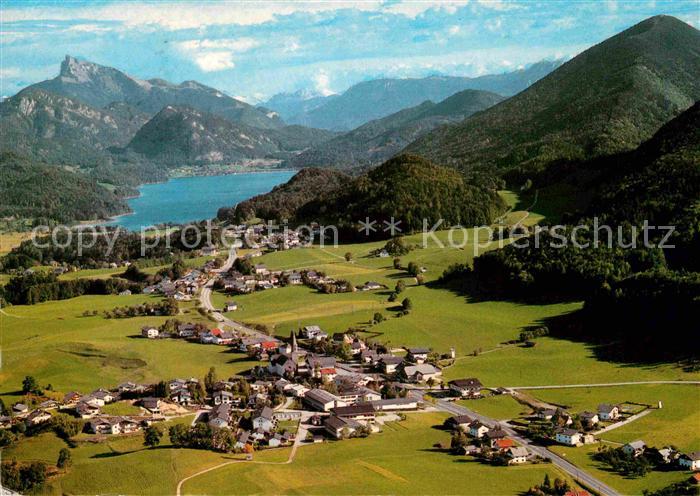 Hof Salzburg Fliegeraufnahme mit Fuschlsee