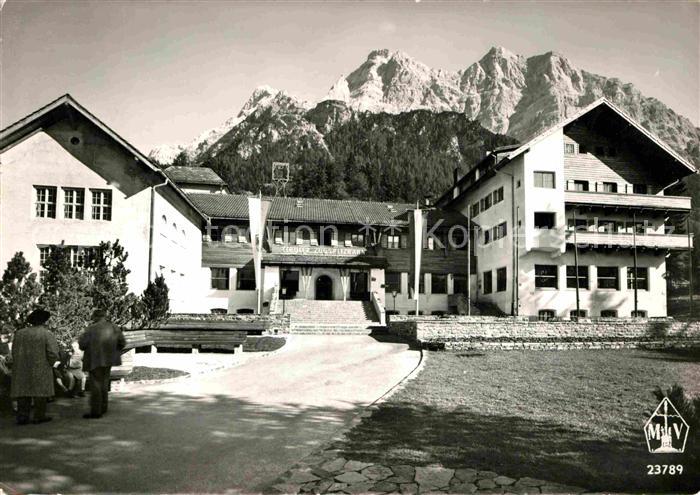 Ehrwald Tirol Talstation mit Hotel der Tiroler Zugspitzbahn