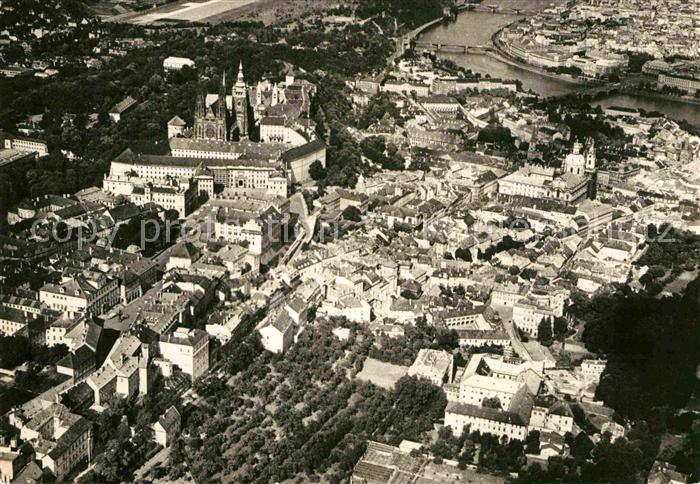 Praha Prahy Prague Fliegeraufnahme Hradcany