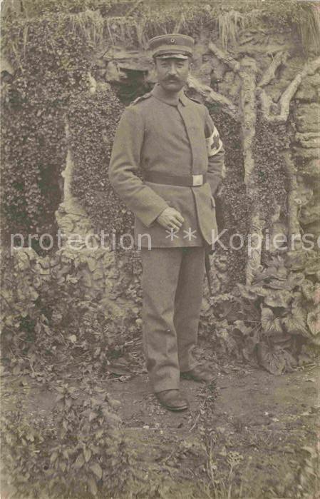 Rotes Kreuz Militaria WK1 im Unterstand