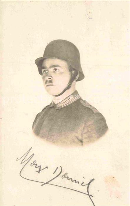 Militaria WK1 Soldat Stahlhelm Portrait