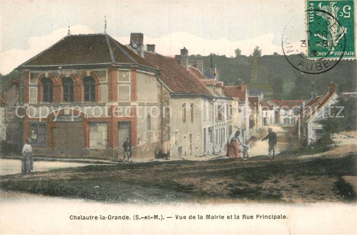 Chalautre-la-Grande Vue de la Mairie Rue Principale