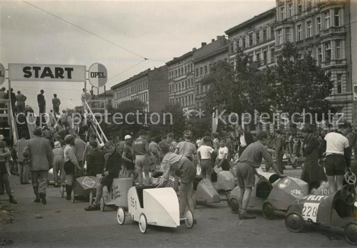 Berlin Seifenkisten Rennen Start