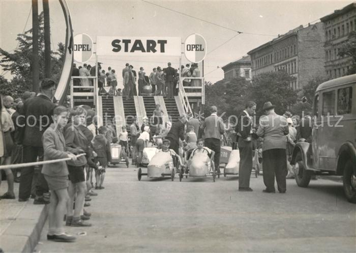 Berlin Seifenkistenrennen Start