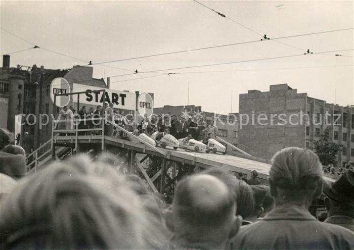 Berlin Seifenkistenrennen Start