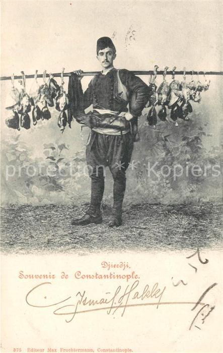 Istanbul Constantinopel Mann mit Ware am Stock haengend