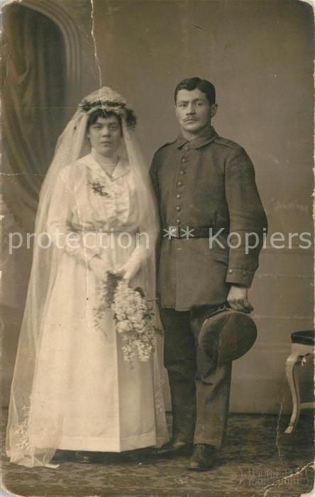 Militaria Deutschland WK1 Hochzeit Knick Uniform Landwehr Brautkleid