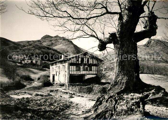 Biarritz Pyrenees Atlantiques Paysage Basque au fond les Trois Couronnes et la R