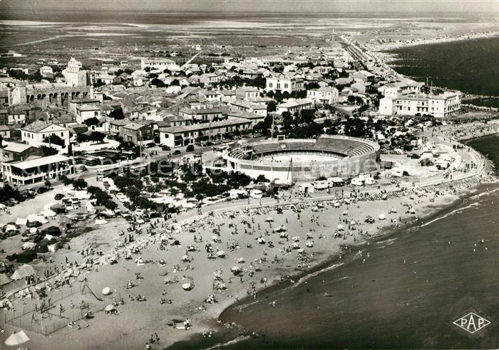 Saintes-Maries-de-la-Mer La Plage et les Campings Camargue vue aérienne