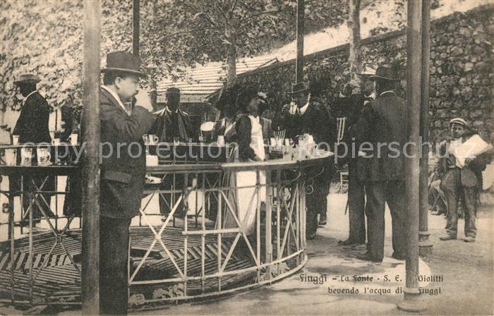 Fiuggi Sonte Giolitti bevendo acqua di fiuggi