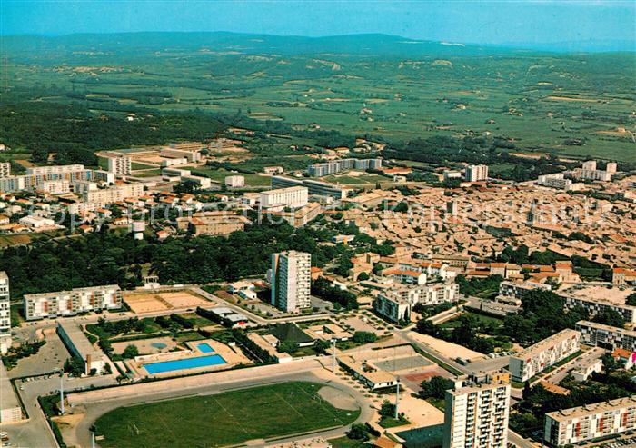 Bagnols-sur-Ceze Fliegeraufnahme mit Freibad