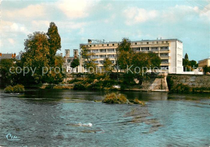 Chatellerault au bord de la Vienne