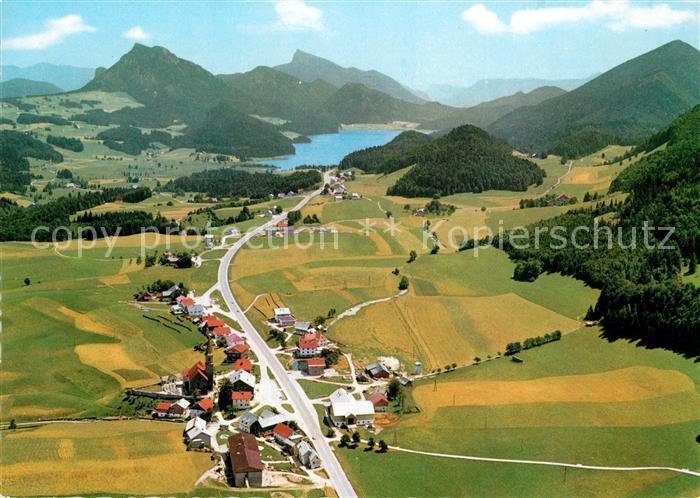 Hof Salzburg Fliegeraufnahme mit Fuschlsee und Salzkammergutberge