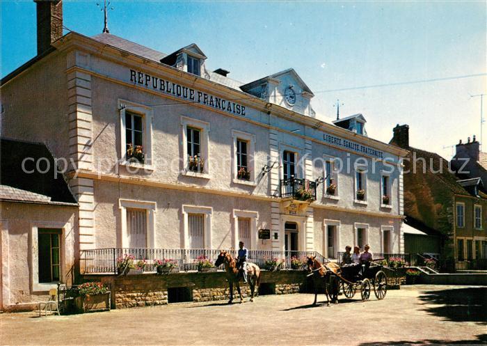 Chatel-Censoir Hote de Ville Pferdekutsche