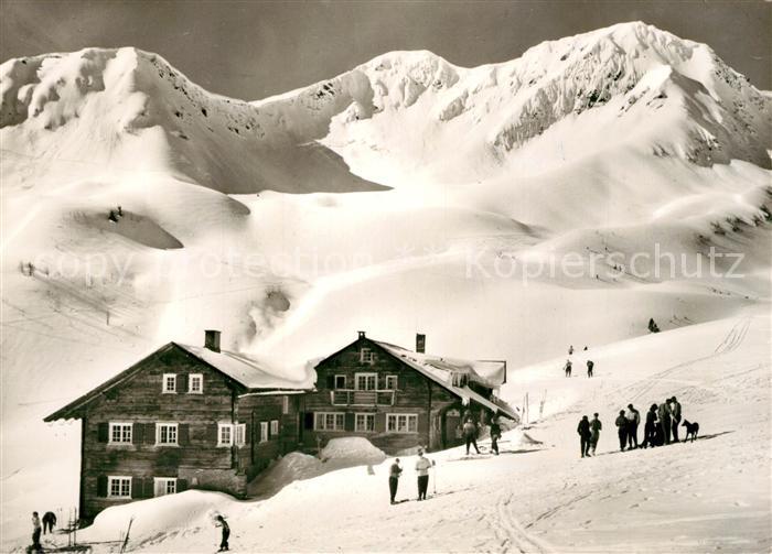 Schwarzwasserhuette Berghaus Skigebiet mit Gruenhorn Wintersportplatz
