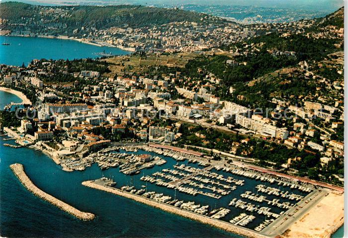 Beaulieu-sur-Mer Port de plaisance la ville au fond la rade de Villefranche vue