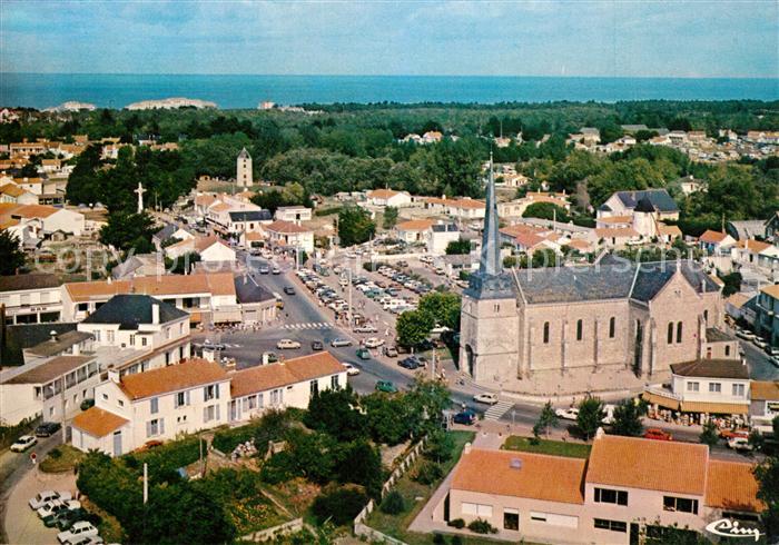 Notre-Dame-de-Monts Eglise et le centre du bourg vue aérienne