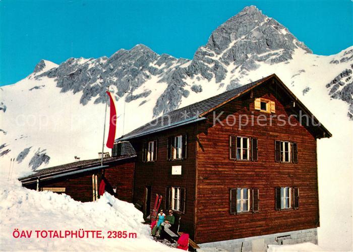 Vandans Vorarlberg Totalphuette Berghuette Luenersee gegen Schesaplana im Winter
