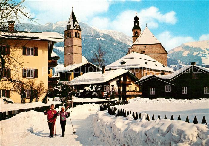 Kitzbuehel Tirol Winterzauber Ortsmotiv mit Kirche Wintersportplatz Alpen